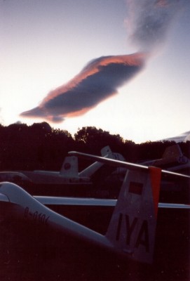 Lenticulariswolke am Lure bei Sonnenuntergang